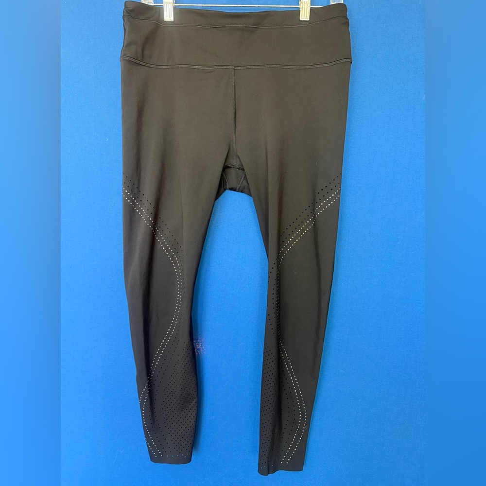 Athleta Black Woman’s Accelerate Tight 7/8